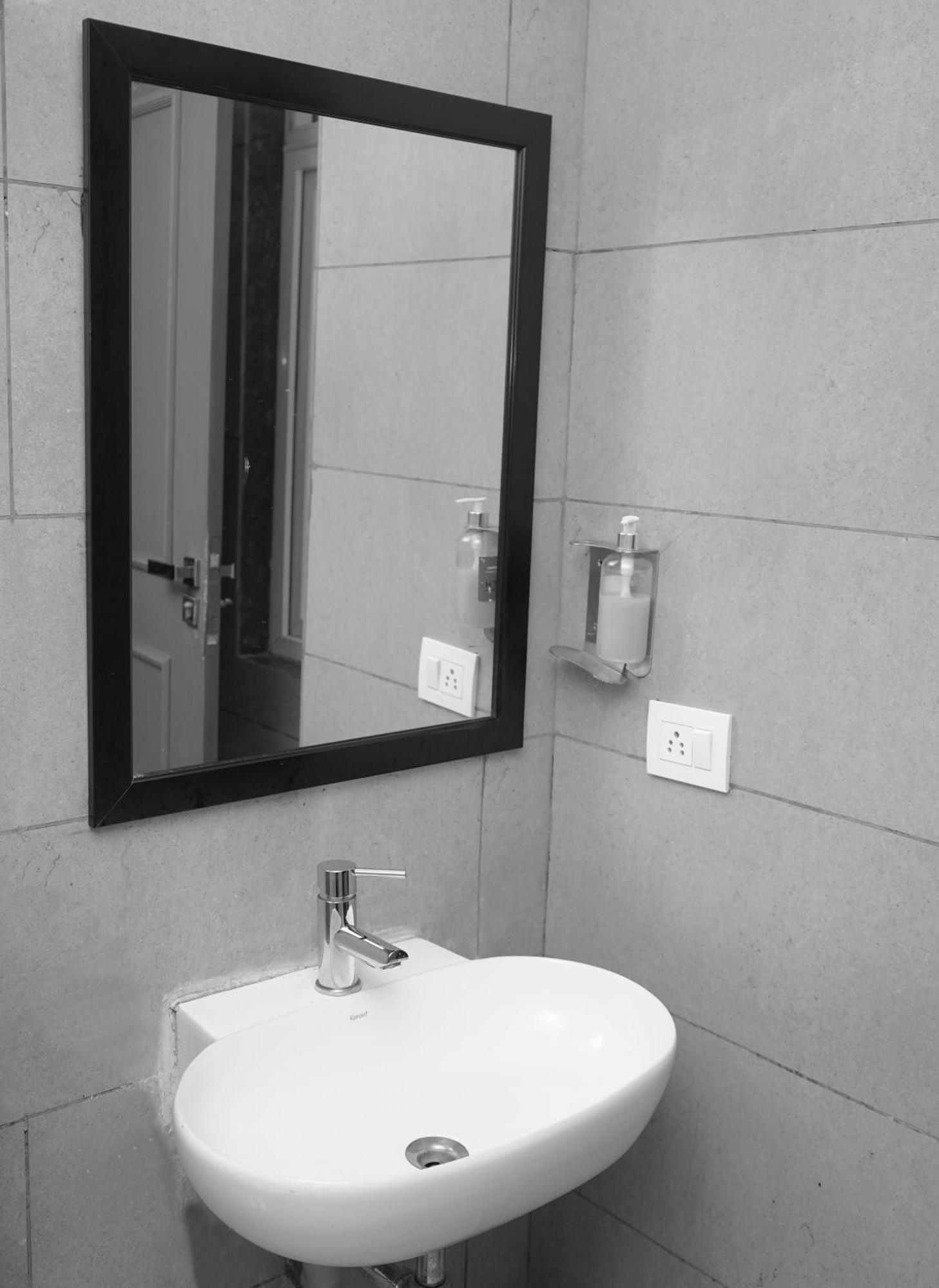 Suites Admiral Delhi Airport Yeni Delhi Dış mekan fotoğraf
