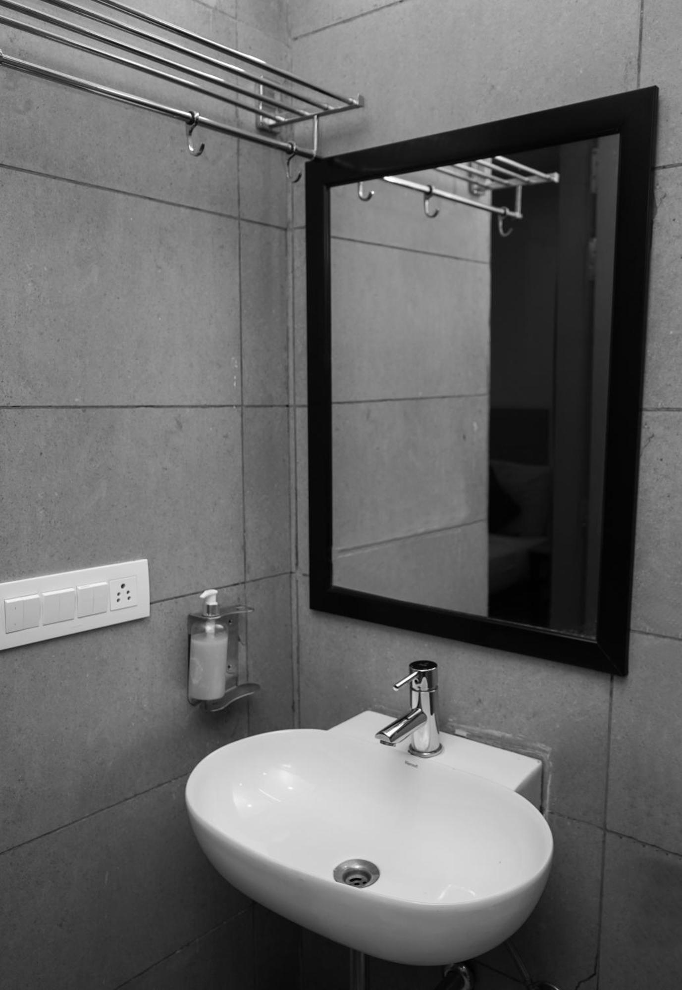 Suites Admiral Delhi Airport Yeni Delhi Dış mekan fotoğraf